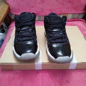 JORDAN 11 LOTOP BLACK ON WHITE